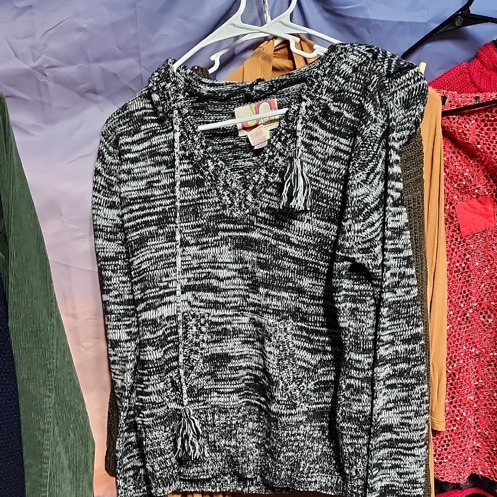 OP Monochrome V-Neck Sweater